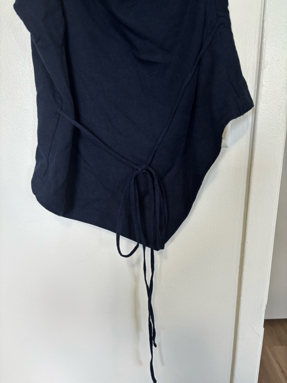 Abercrombie & Fitch One-Shoulder Asymmetrical Linen-Blend Top - Picture 5 of 9